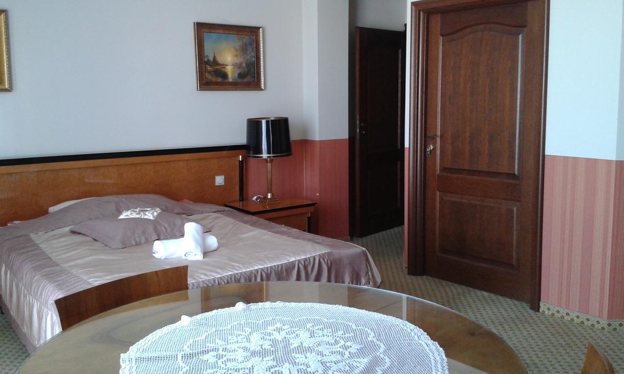 Noclegi Helios & Hotelowa Wieluń Dış mekan fotoğraf