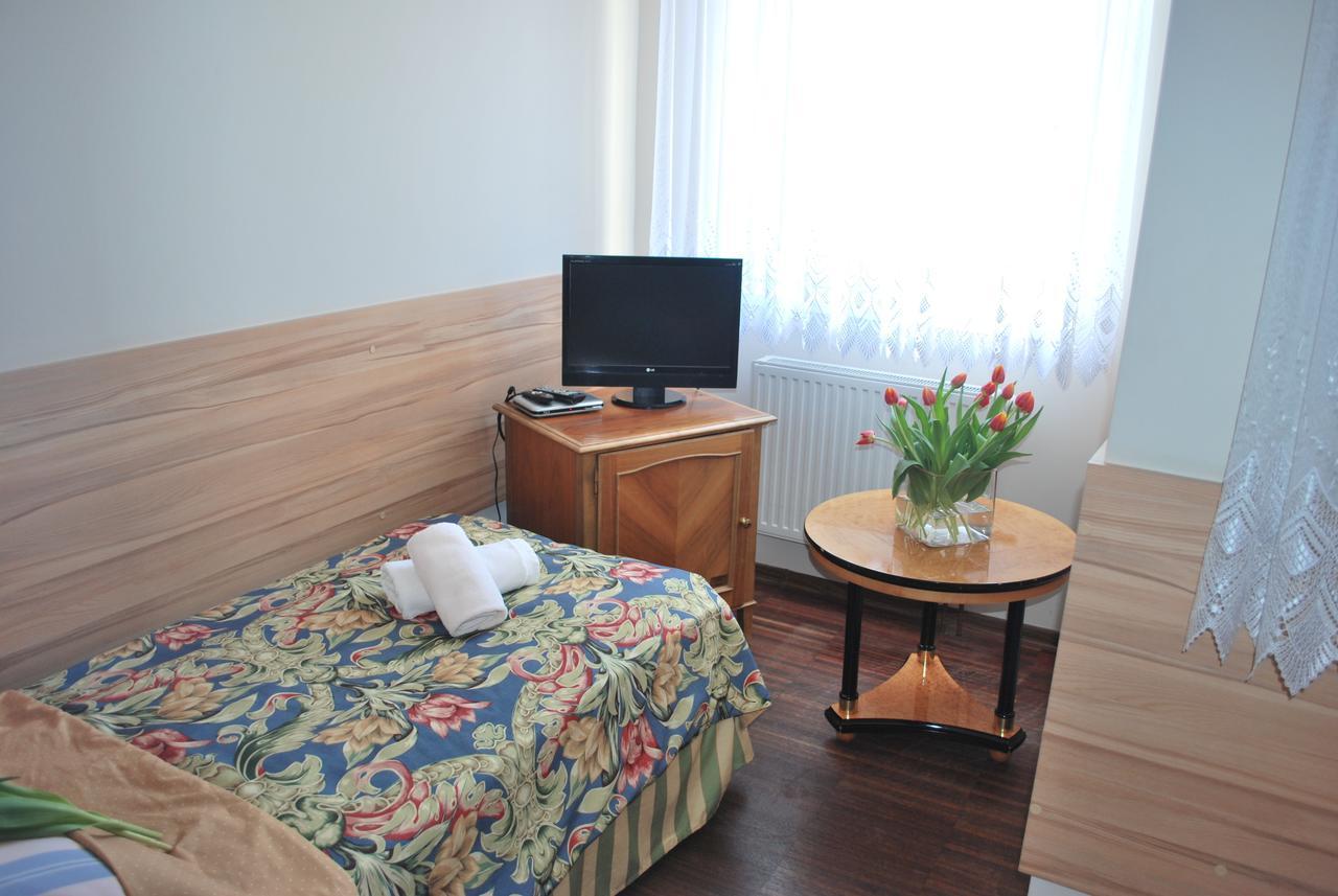Noclegi Helios & Hotelowa Wieluń Dış mekan fotoğraf